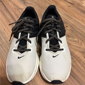 Nike woman’s Black and White Running Shoes